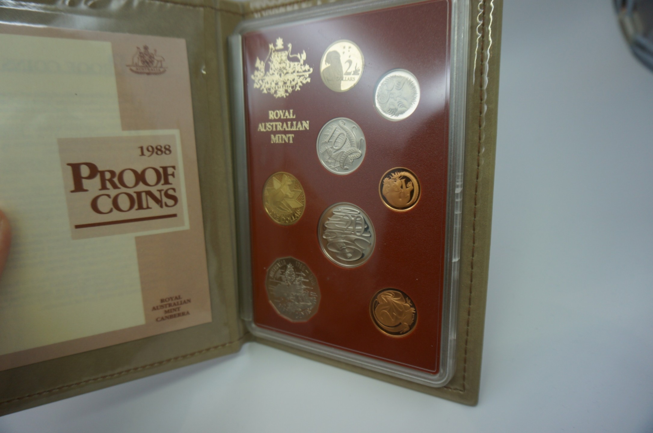 乐游外币首个限时专场—各国精装套币 1988澳大利亚8枚精制套币2枚纪念币