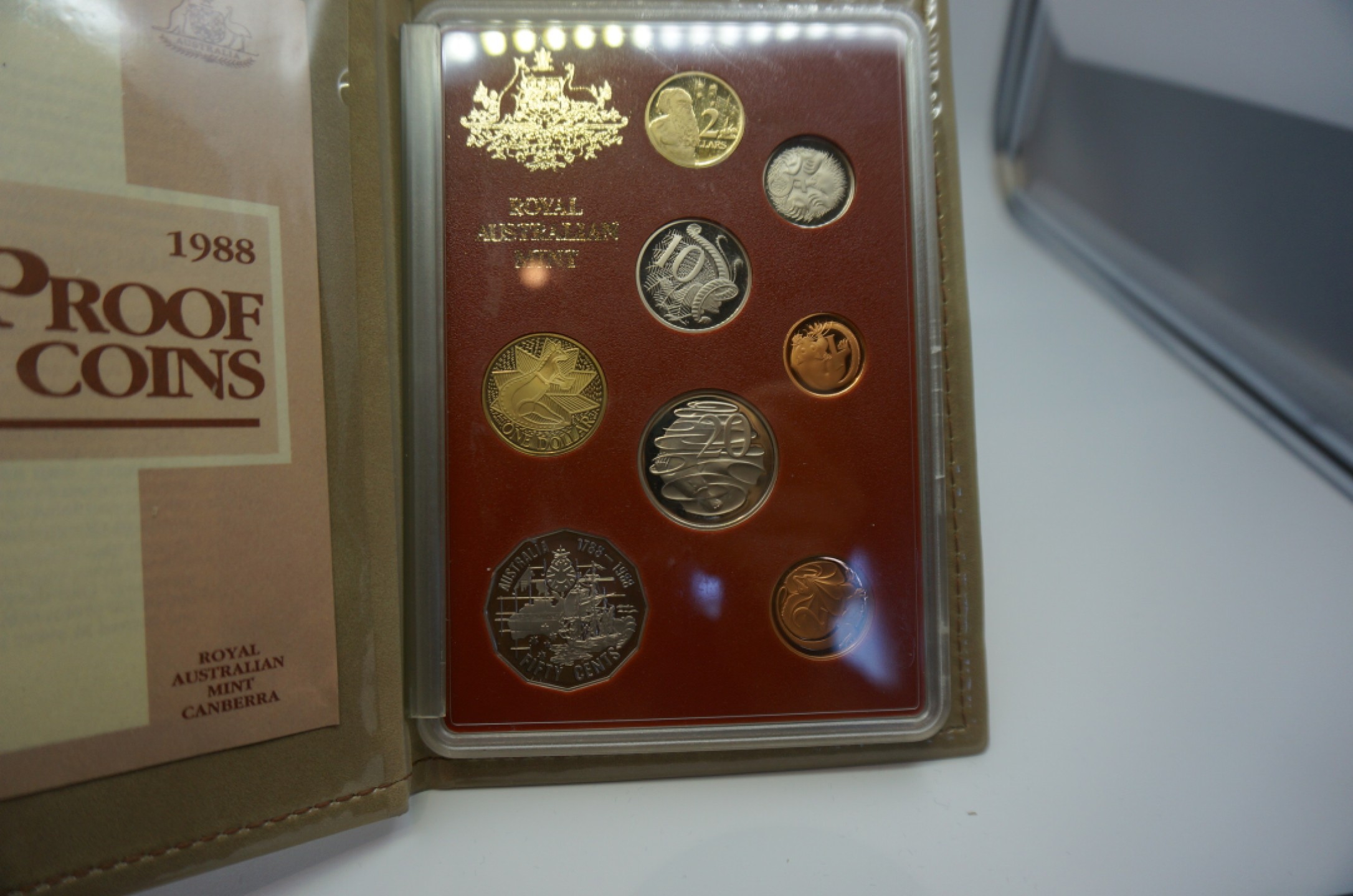 乐游外币首个限时专场—各国精装套币 1988澳大利亚8枚精制套币2枚纪念币