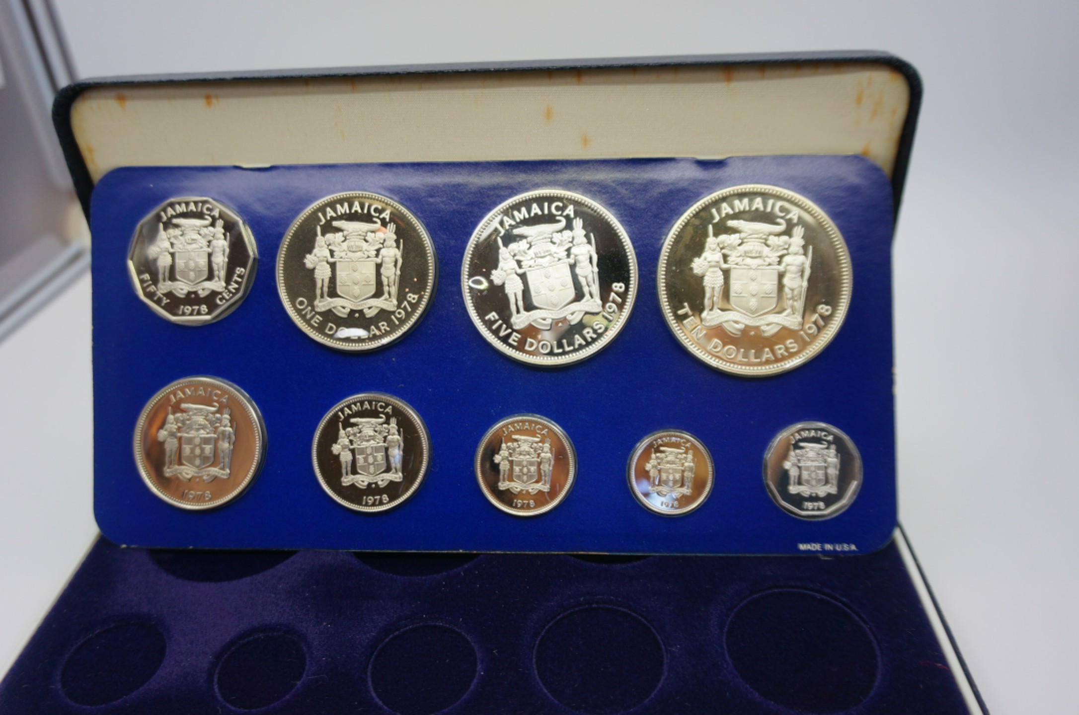 乐游外币首个限时专场—各国精装套币 1978牙买加9枚精制套币含2枚大银币发行量6058套