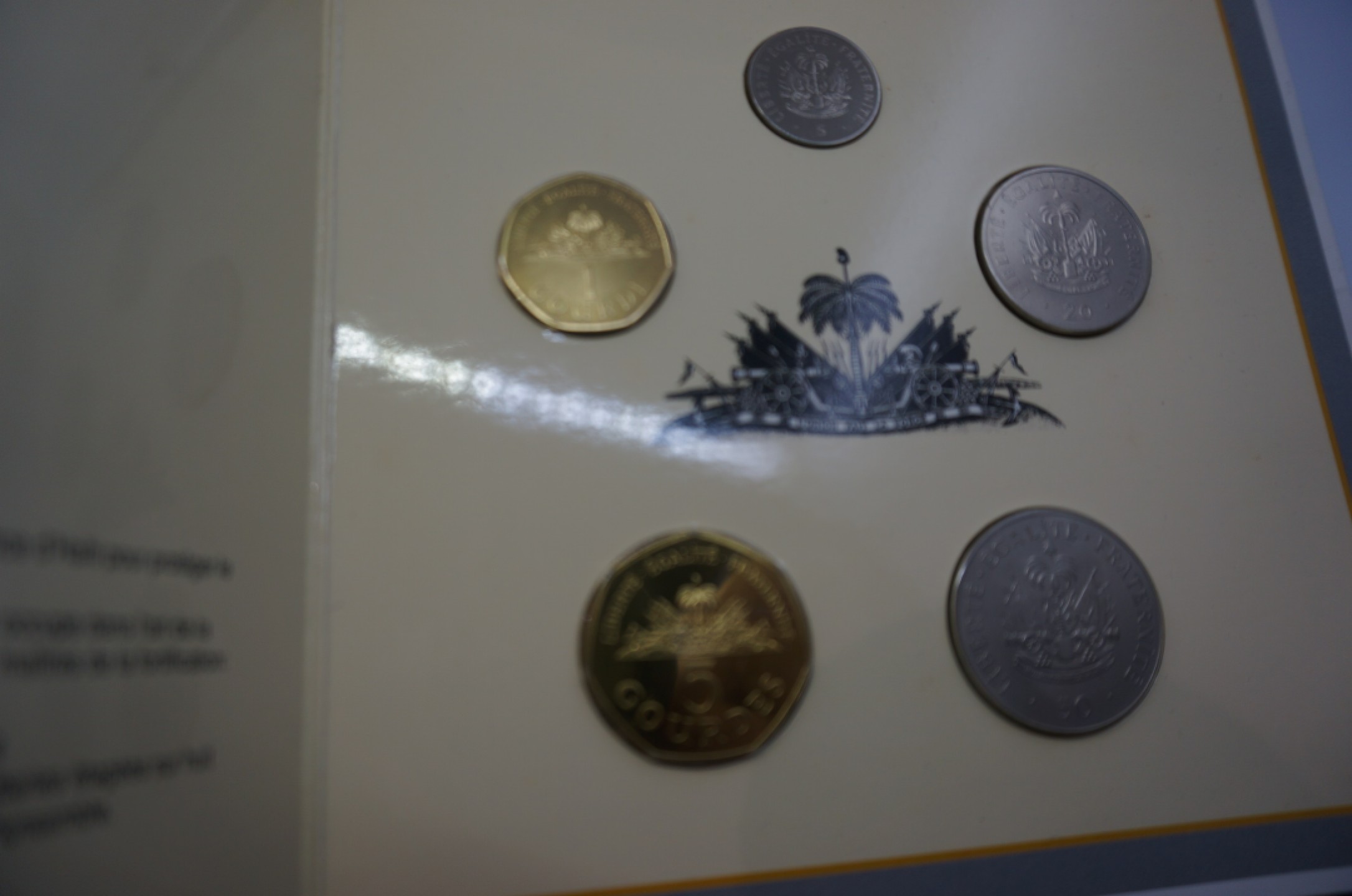 乐游外币首个限时专场—各国精装套币 1995海地5枚精装套币