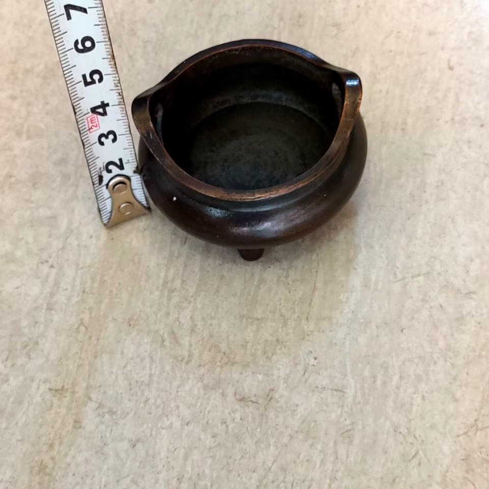 古玩怀旧古铜小香炉色泽浓厚做工精巧家庭香炉办公烟灰炉实用品