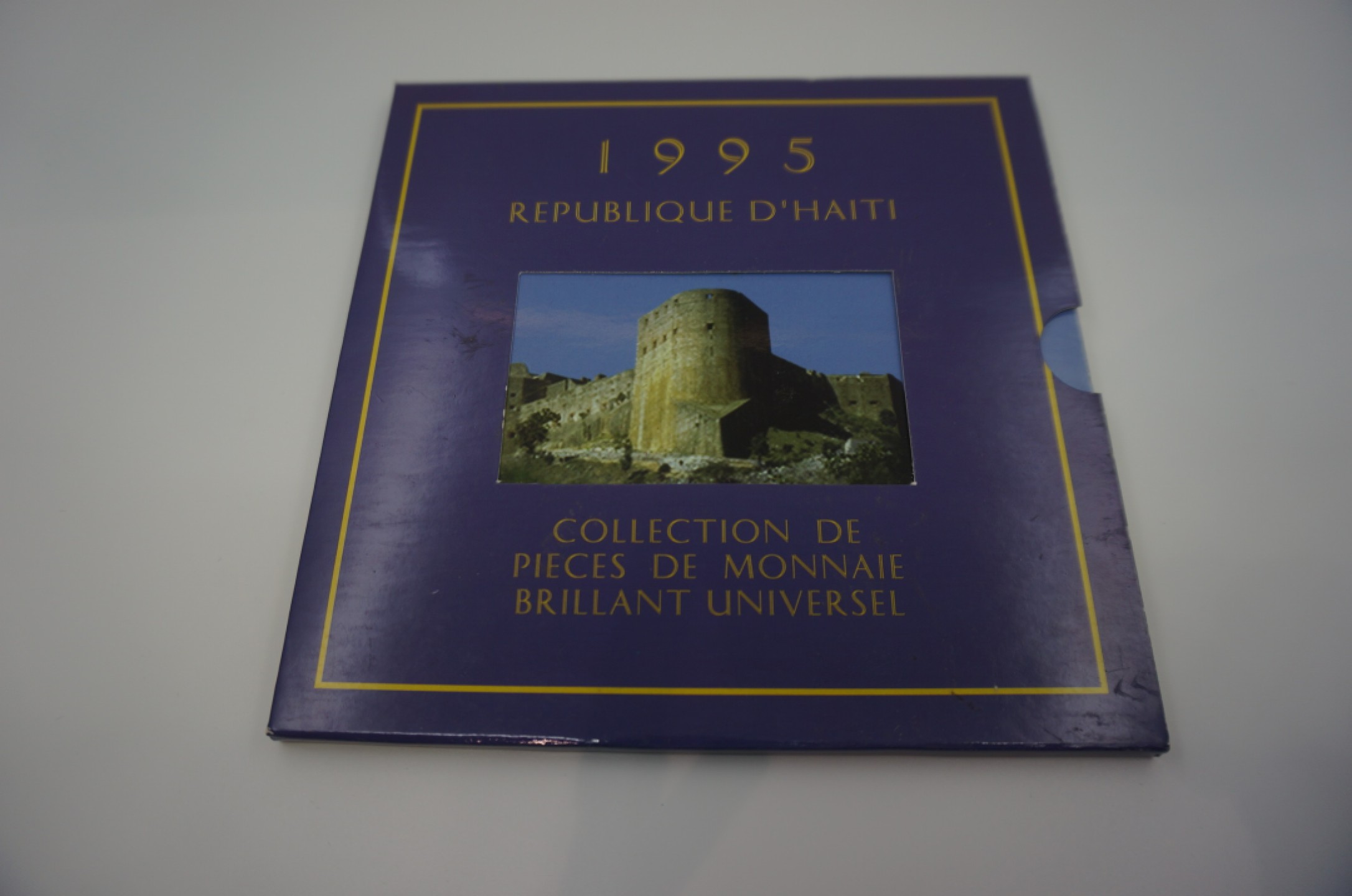 乐游外币首个限时专场—各国精装套币 1995海地5枚精装套币
