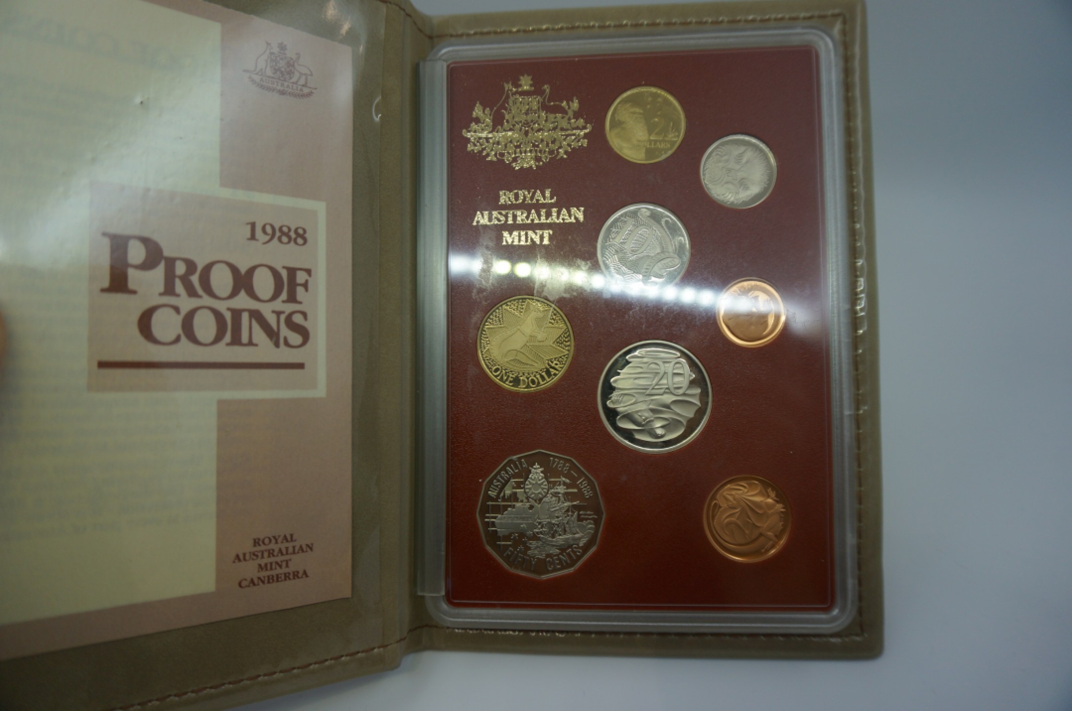 乐游外币首个限时专场—各国精装套币 1988澳大利亚8枚精制套币2枚纪念币