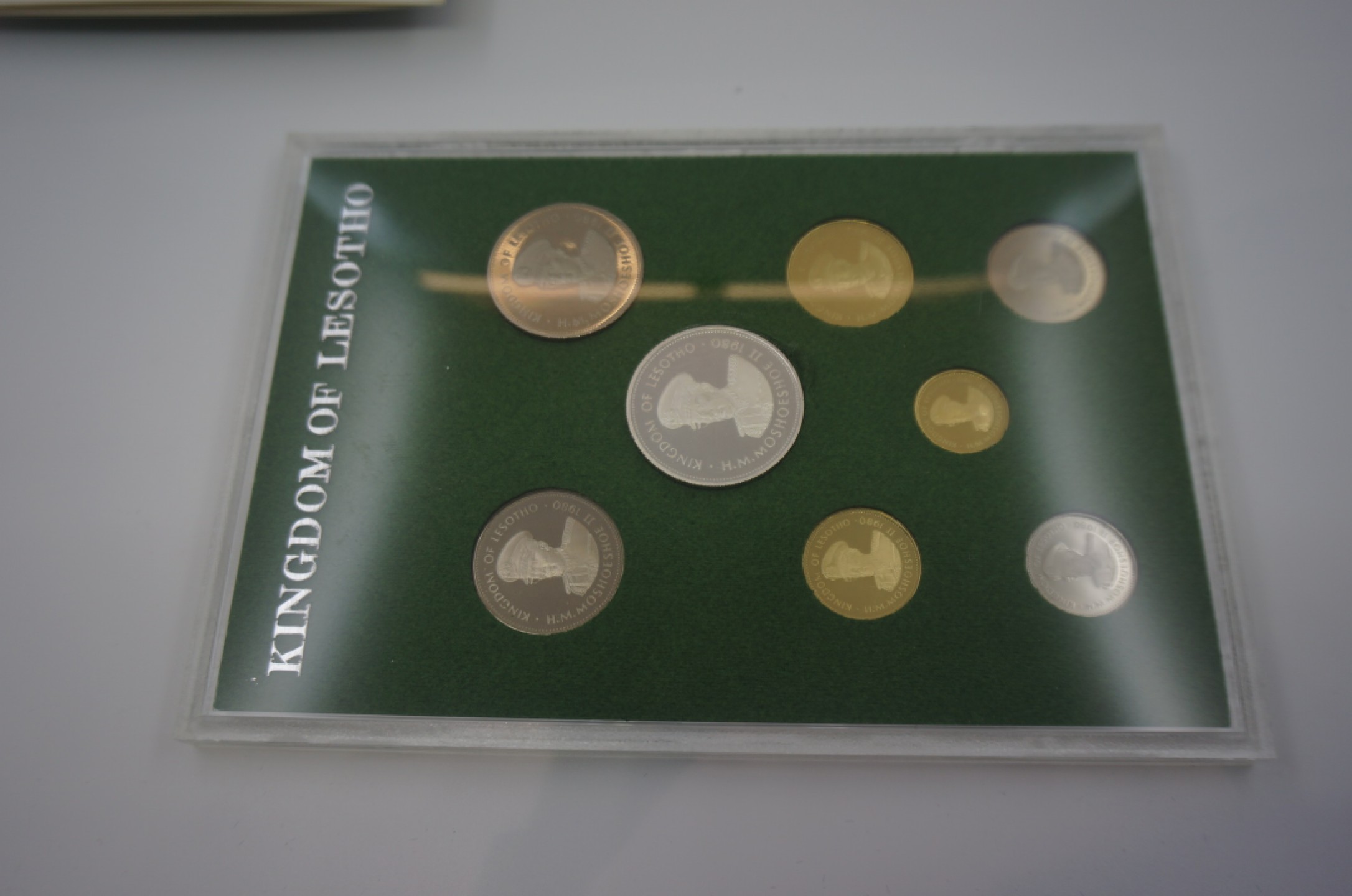 乐游外币首个限时专场—各国精装套币 1980莱索托8枚精制套币带银币