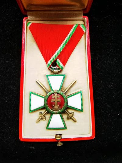 盛世勋华——号角文化勋章专场拍卖第4期 - 匈牙利骑士级军事功勋勋章 带剑版