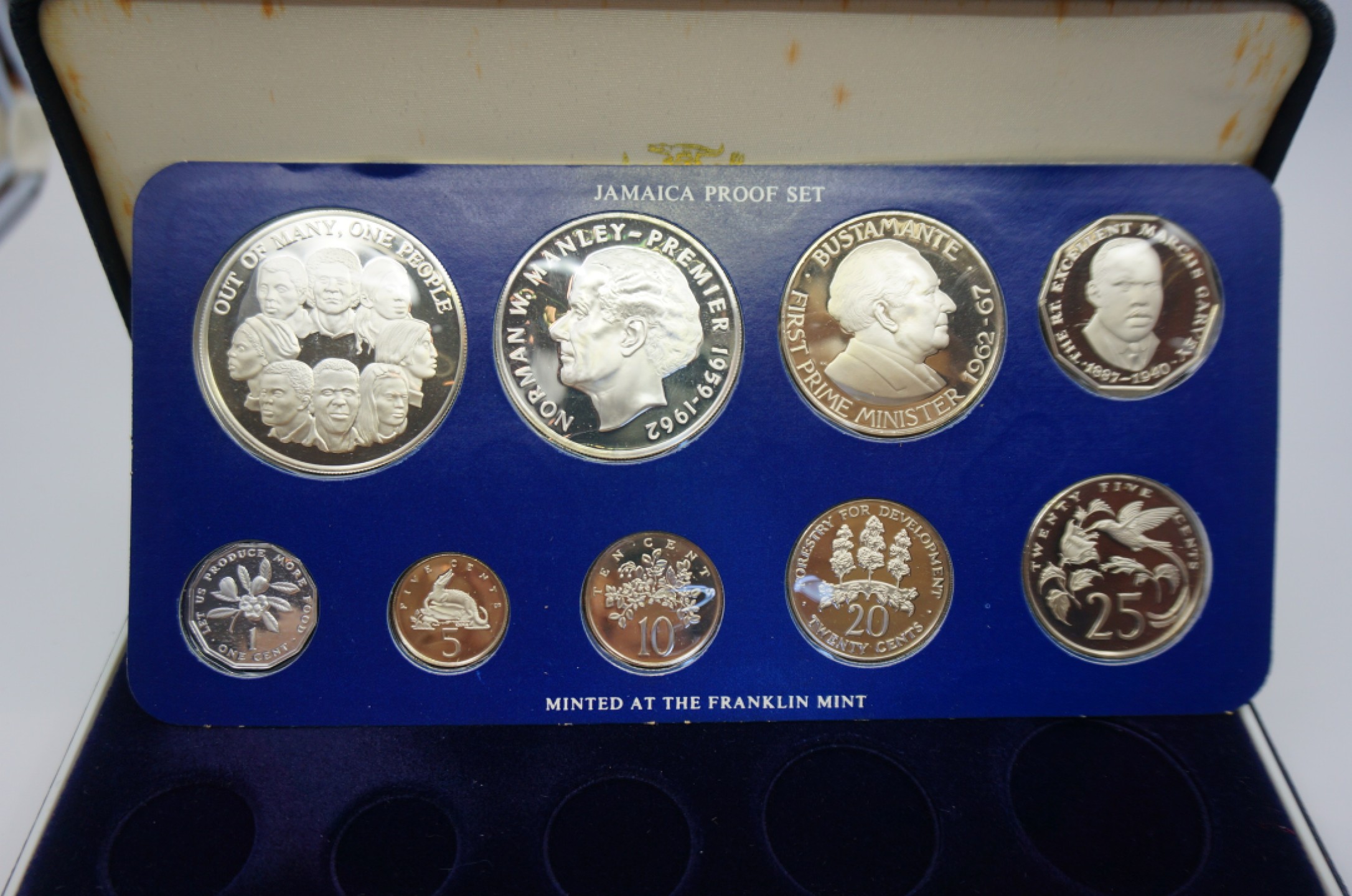 乐游外币首个限时专场—各国精装套币 1978牙买加9枚精制套币含2枚大银币发行量6058套