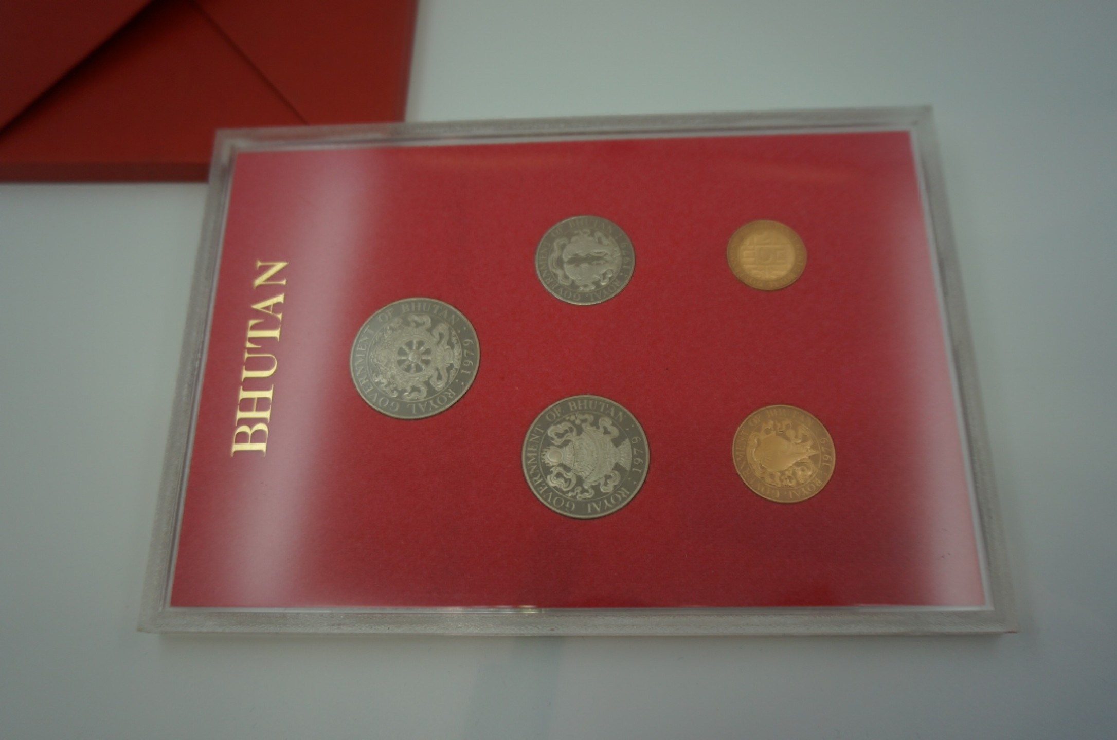 乐游外币首个限时专场—各国精装套币 1979不丹5枚精制套币