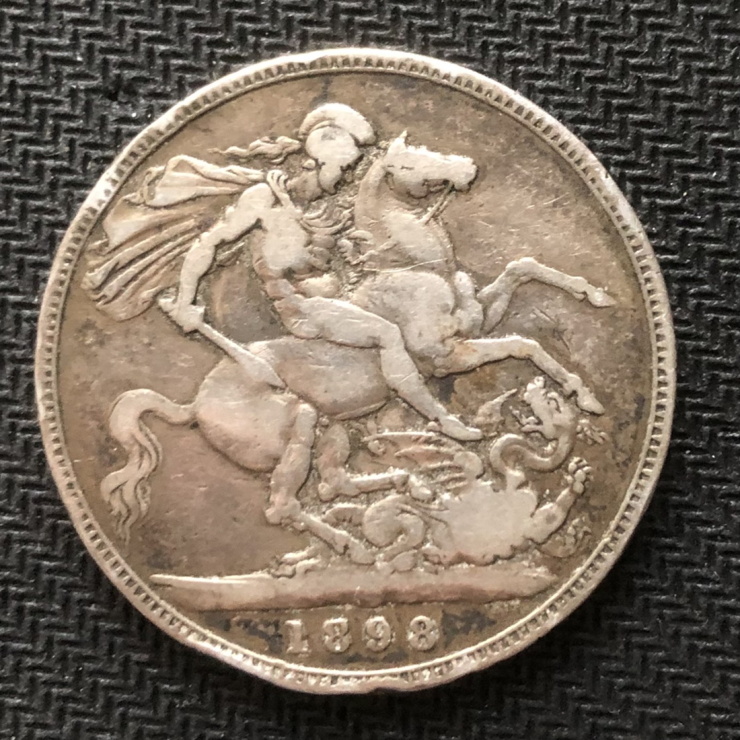 【保诚微拍】【自动拍卖、全场包邮】第19期 $ 硬币专场 $ 英国 维多利亚女王 1898年 克朗 披纱版 马剑 大银币 （28克，92.5%银）XF