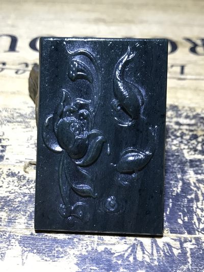 天然新疆和田青玉雕刻鲤鱼荷花牌子一块， - 天然新疆和田青玉雕刻鲤鱼荷花牌子一块，