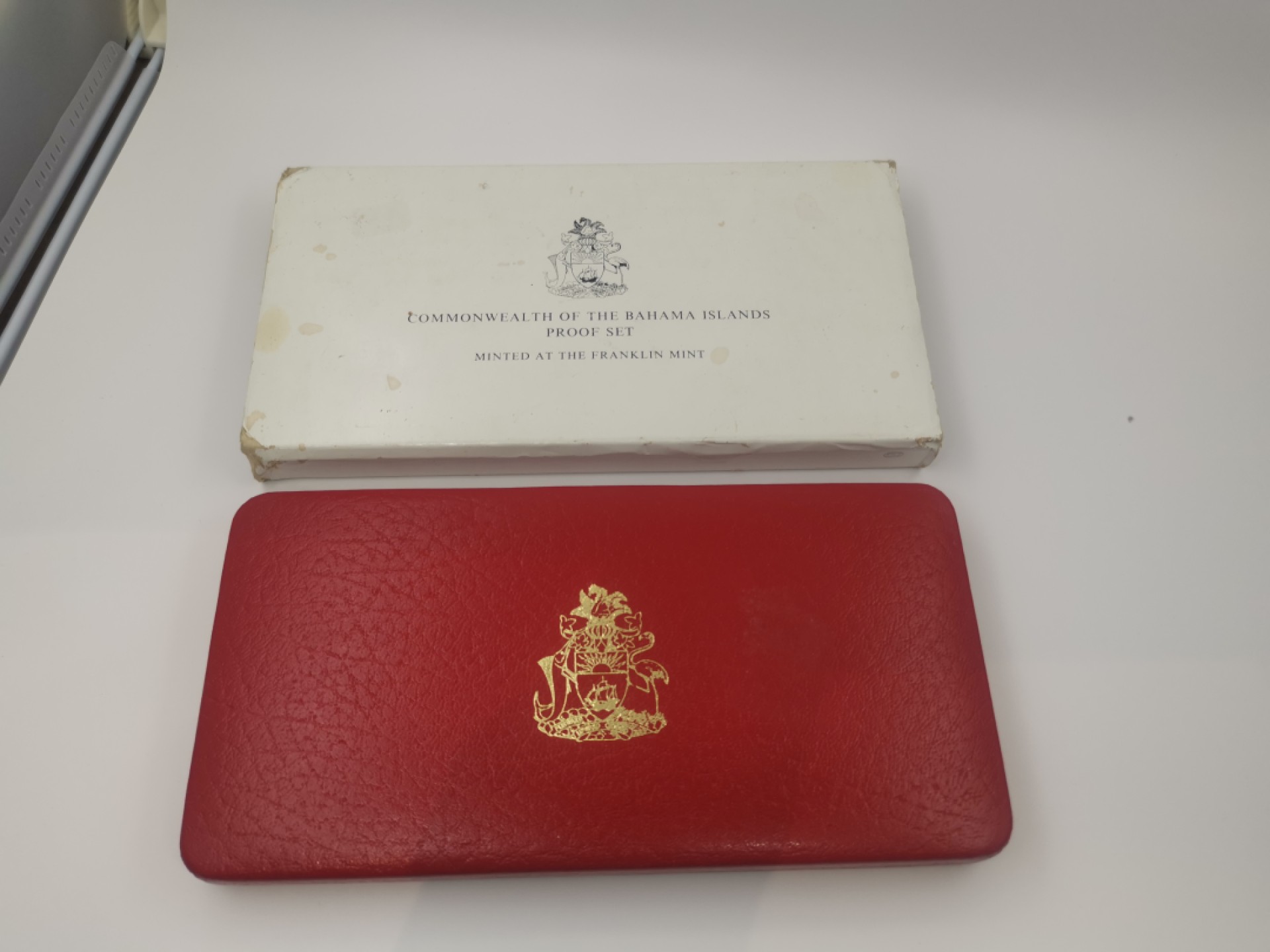 乐游外币首个限时专场—各国精装套币 1978利比里亚精制套币的盒子和证书