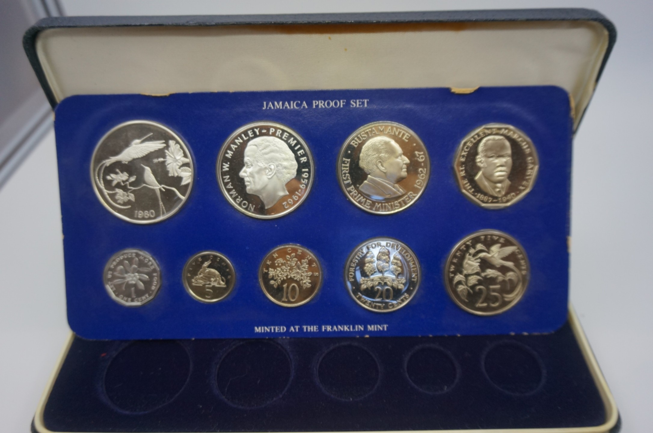 乐游外币首个限时专场—各国精装套币 1980牙买加9枚精制套币含2枚大银币发行量2688套