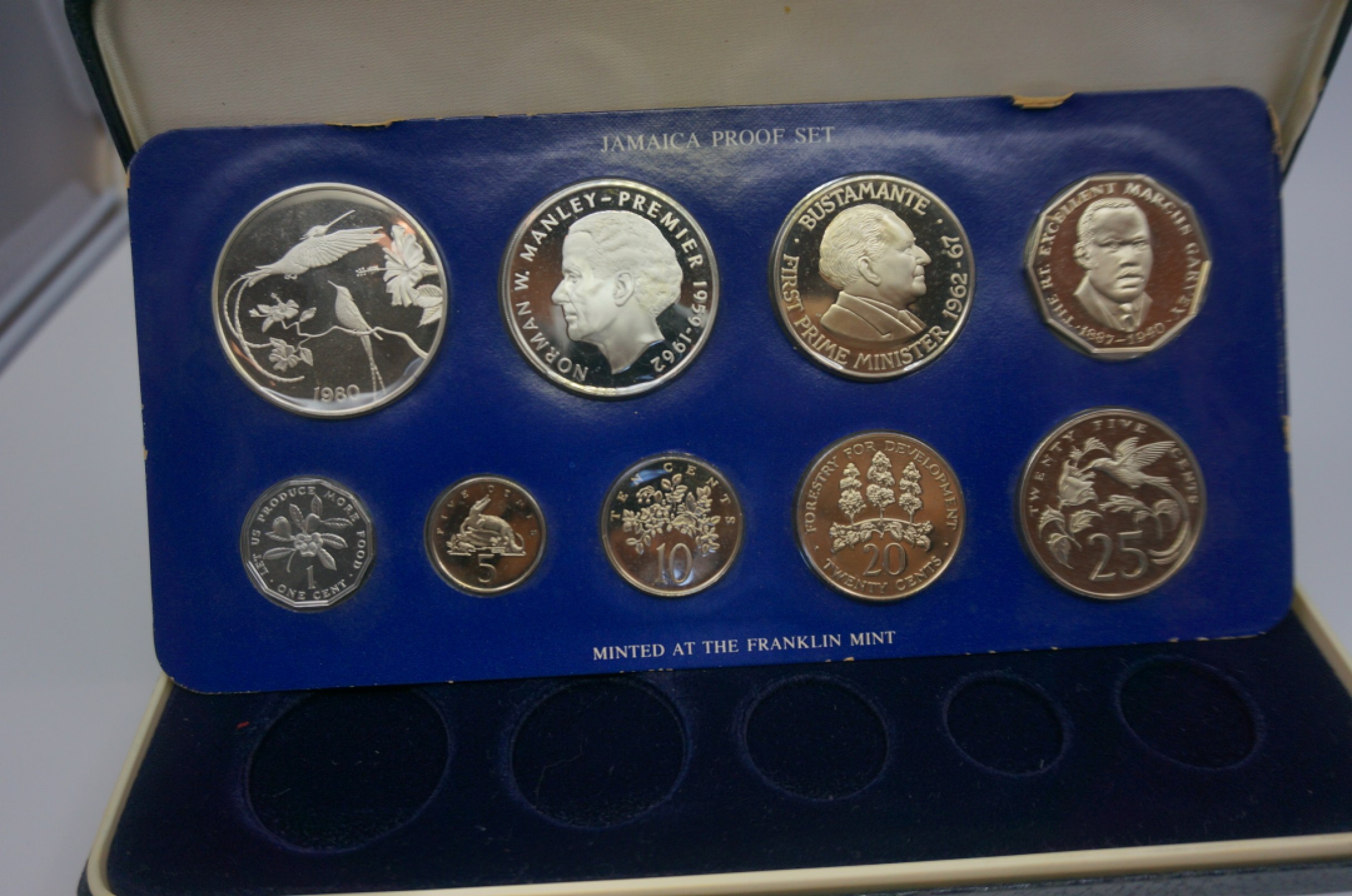 乐游外币首个限时专场—各国精装套币 1980牙买加9枚精制套币含2枚大银币发行量2688套