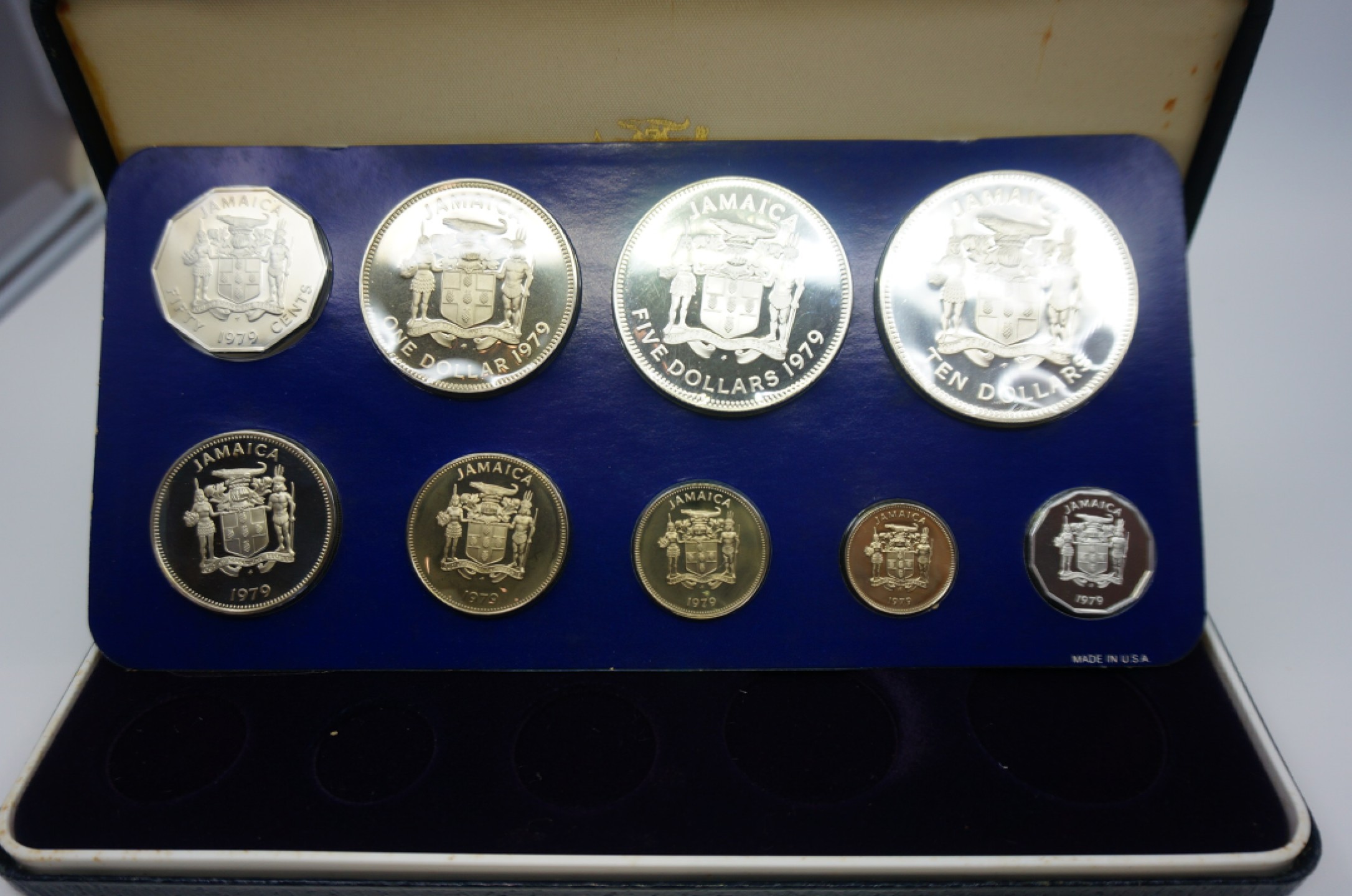 乐游外币首个限时专场—各国精装套币 1979牙买加9枚精制套币含2枚大银币发行量4049套
