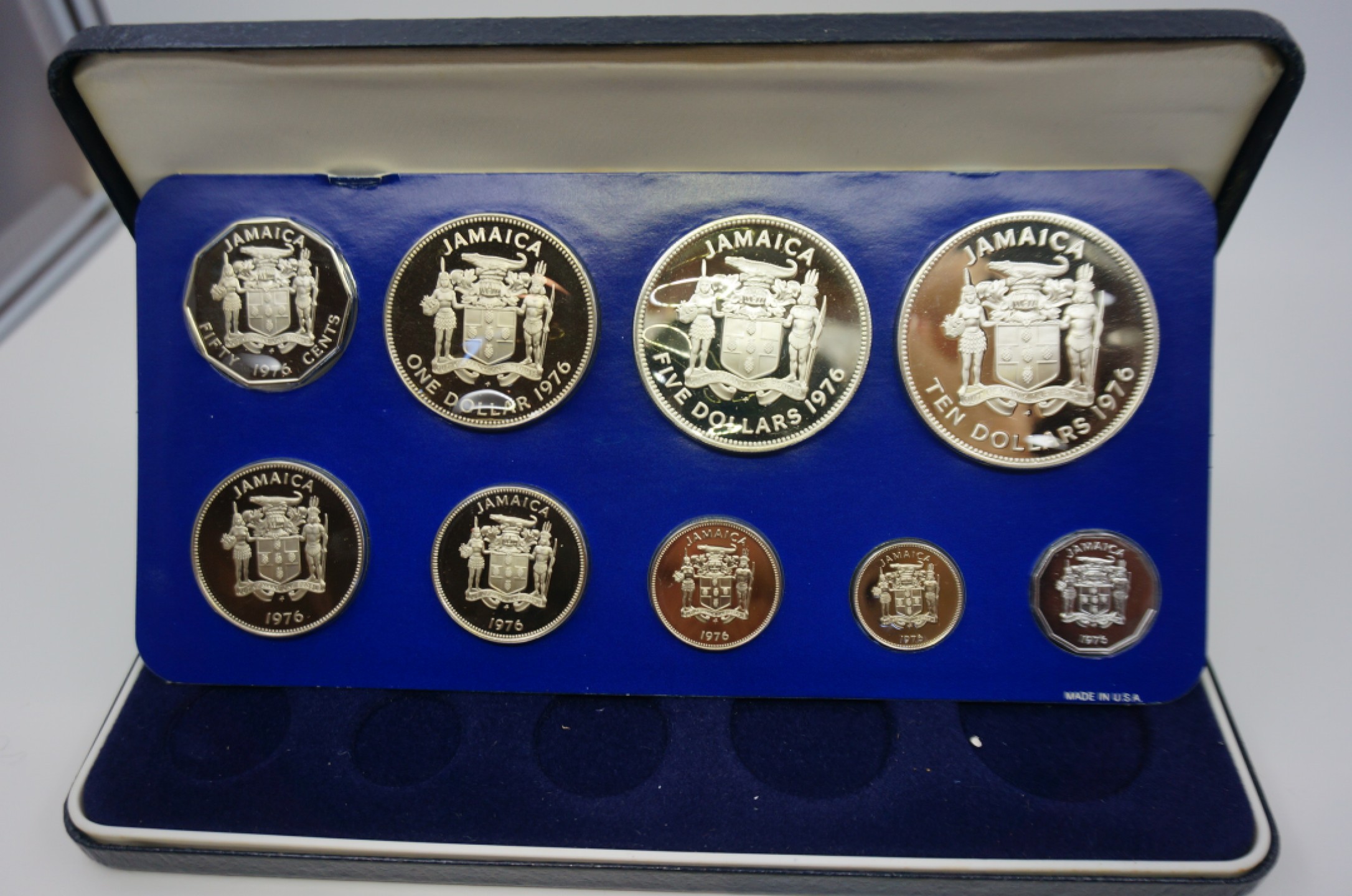 乐游外币首个限时专场—各国精装套币 1976牙买加9枚精制套币含2枚大银币发行量22900套
