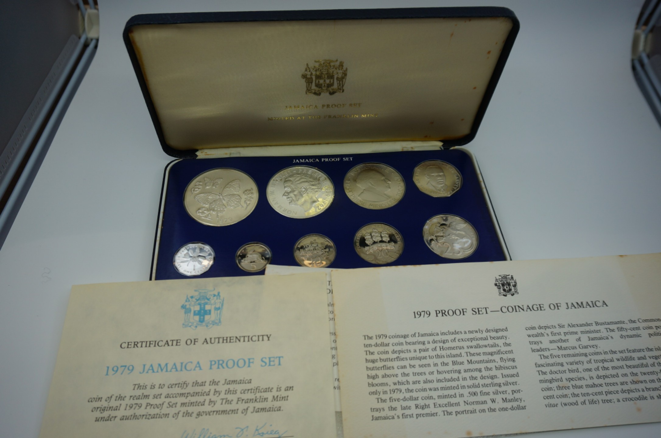 乐游外币首个限时专场—各国精装套币 1979牙买加9枚精制套币含2枚大银币发行量4049套