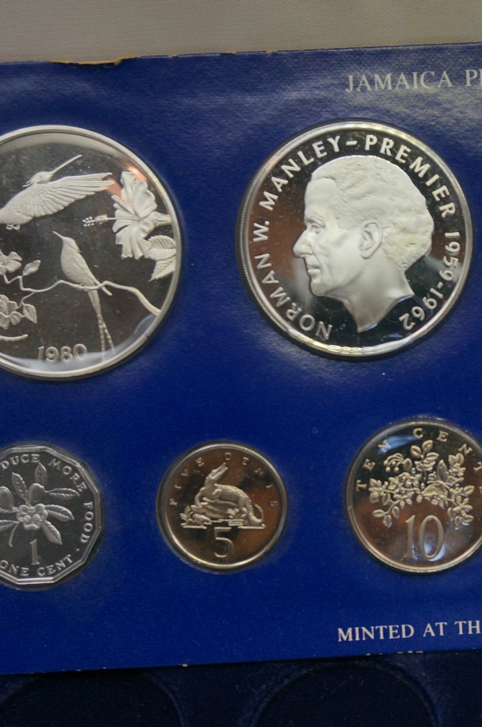 乐游外币首个限时专场—各国精装套币 1980牙买加9枚精制套币含2枚大银币发行量2688套