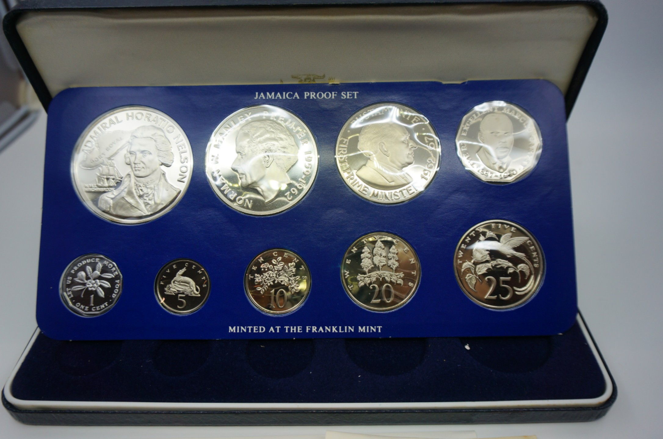 乐游外币首个限时专场—各国精装套币 1976牙买加9枚精制套币含2枚大银币发行量22900套