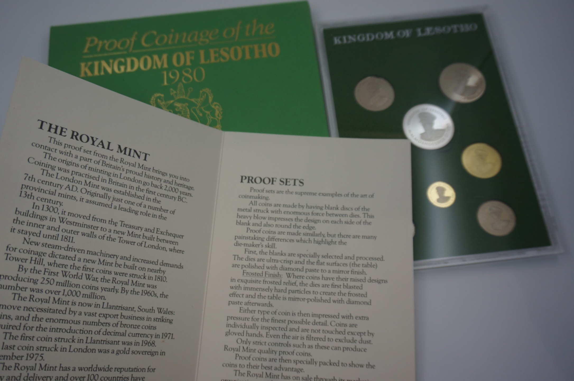 乐游外币首个限时专场—各国精装套币 1980莱索托8枚精制套币带银币