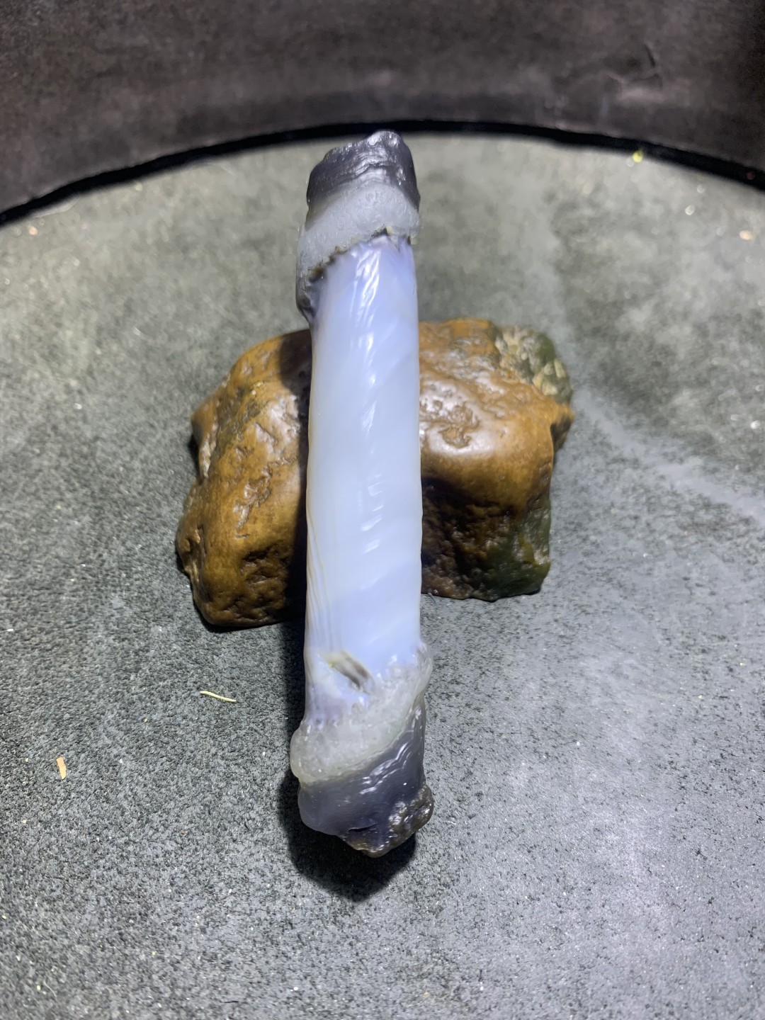 精美高玉化风化纹玛瑙随形大桶珠一颗，
