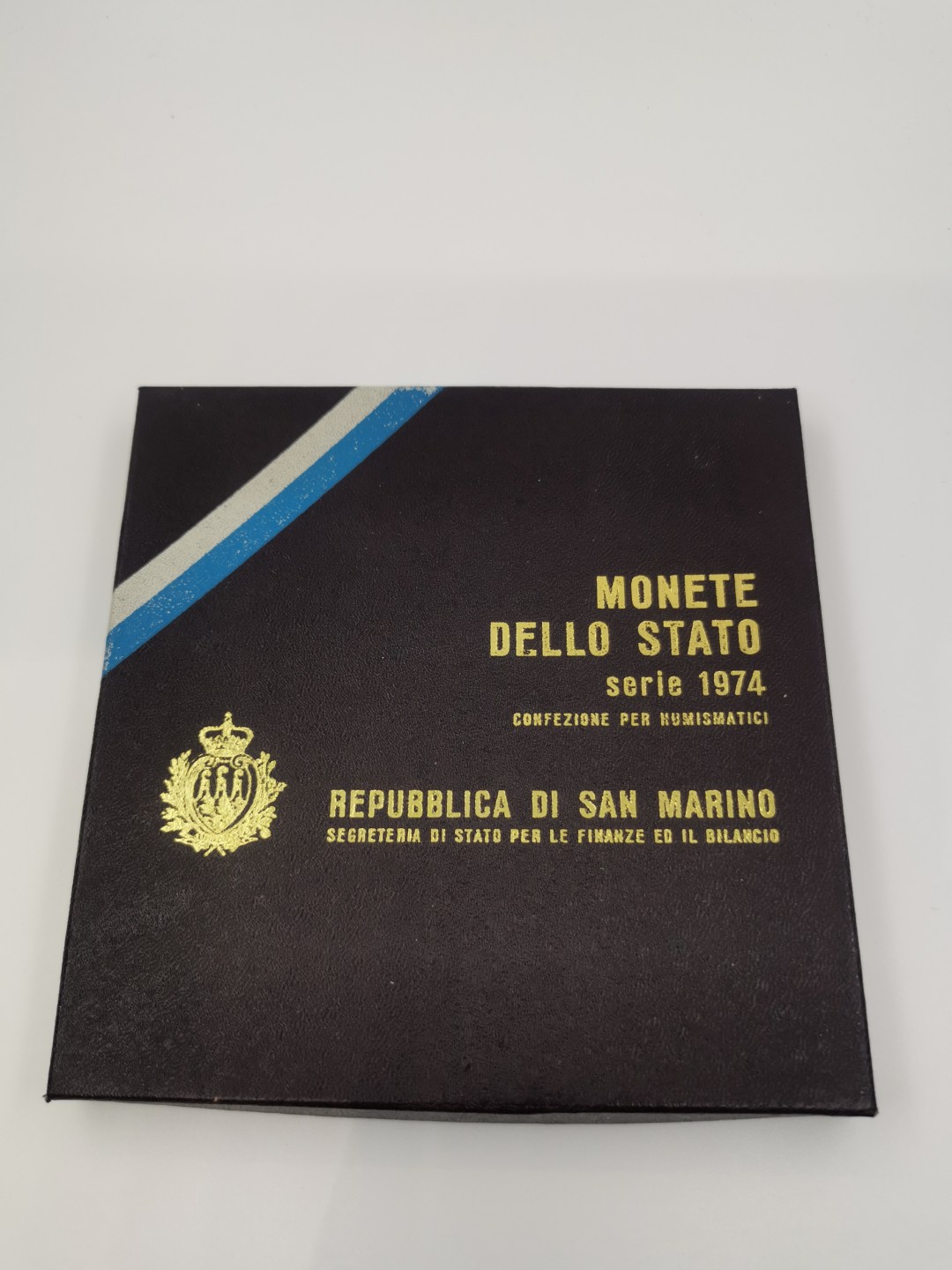 乐游外币首个限时专场—各国精装套币 1974圣马力诺8枚精装套币带银币小动物