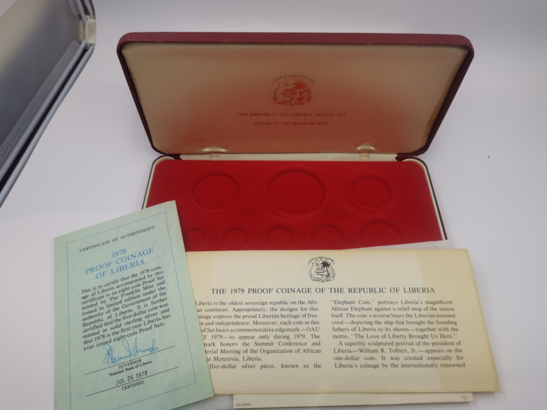 乐游外币首个限时专场—各国精装套币 1978利比里亚精制套币的盒子和证书