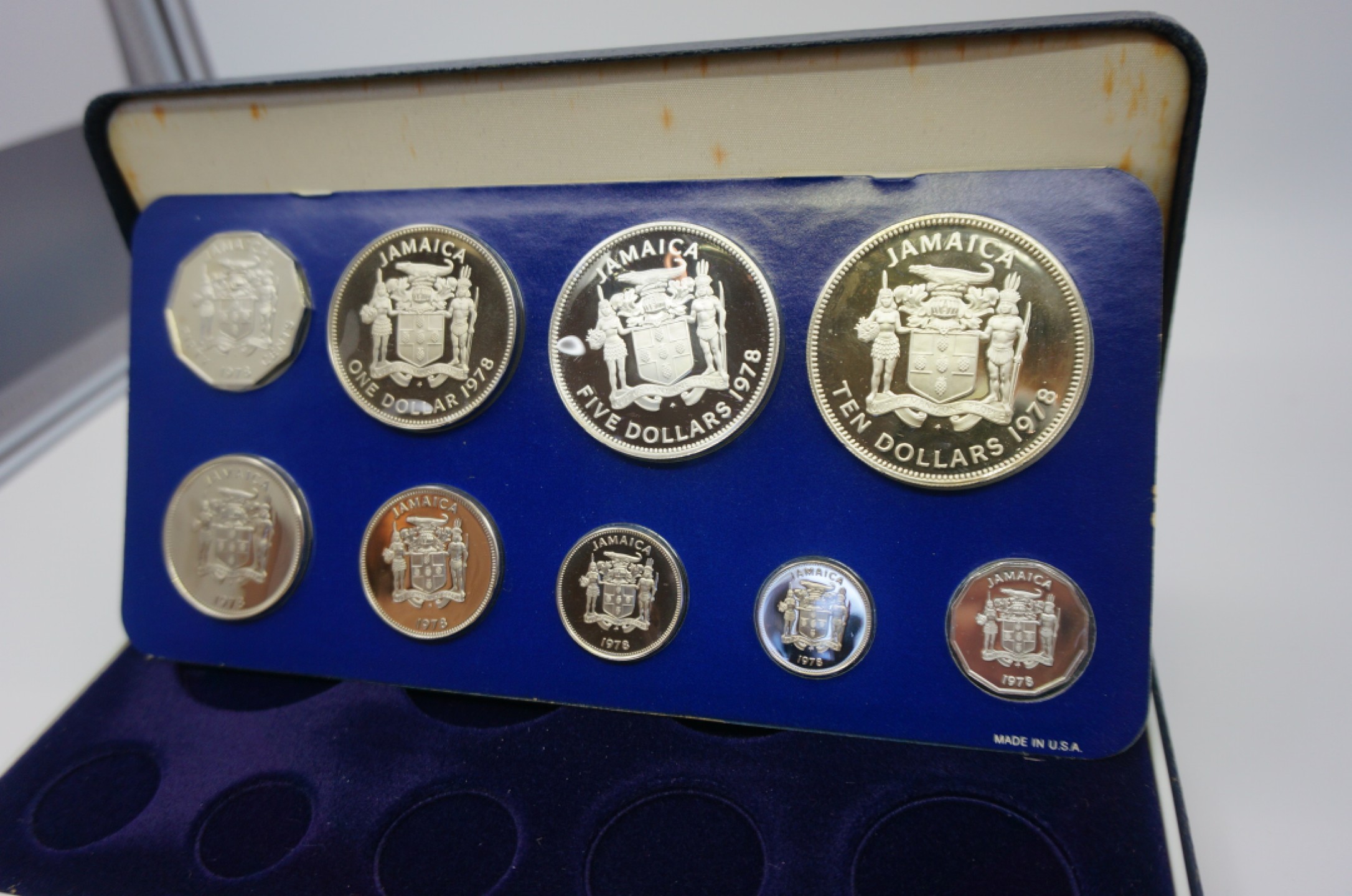 乐游外币首个限时专场—各国精装套币 1978牙买加9枚精制套币含2枚大银币发行量6058套