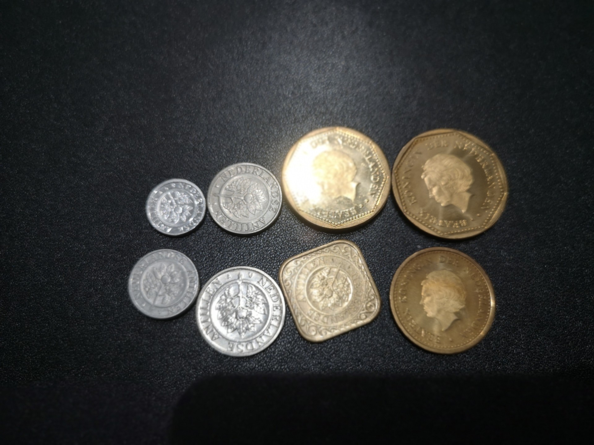 《外钞收藏家》第一百七十一期拍卖（本期97件） 荷属安第列斯8枚套币