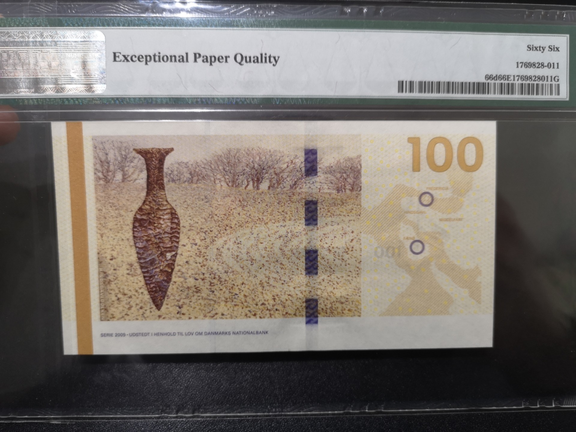 《外钞收藏家》第一百七十一期拍卖（本期97件） 2015年丹麦桥版100克朗 999豹子号 无47 PMG66