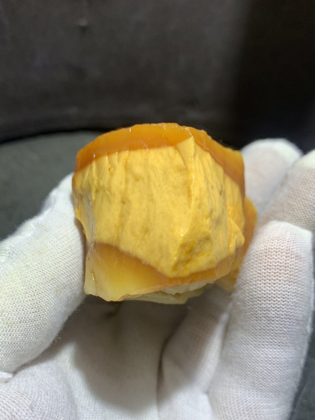 高玉化缅甸黄玉原石一颗！