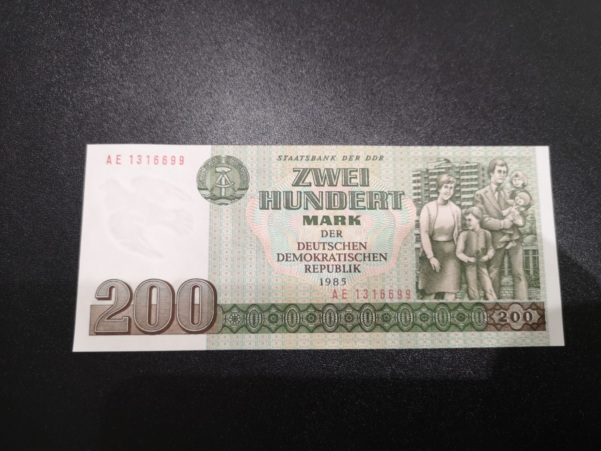 《外钞收藏家》第一百七十一期拍卖（本期97件） 东德1985年200马克双尾号UNC