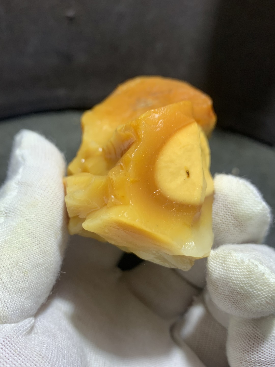 高玉化缅甸黄玉原石一颗！
