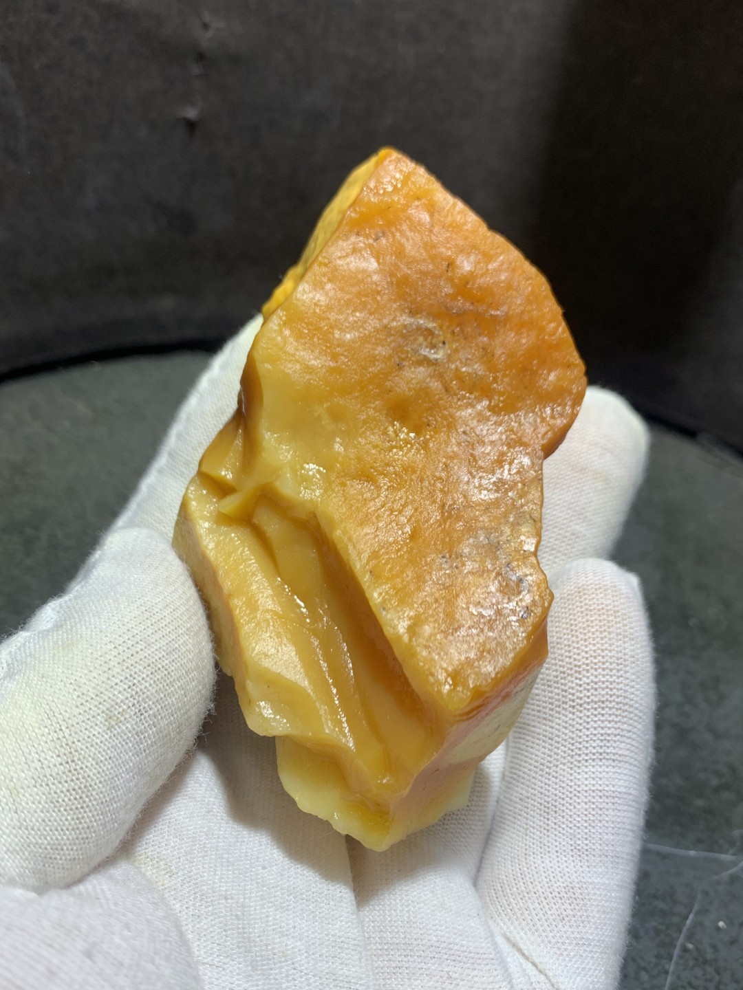 高玉化缅甸黄玉原石一颗！