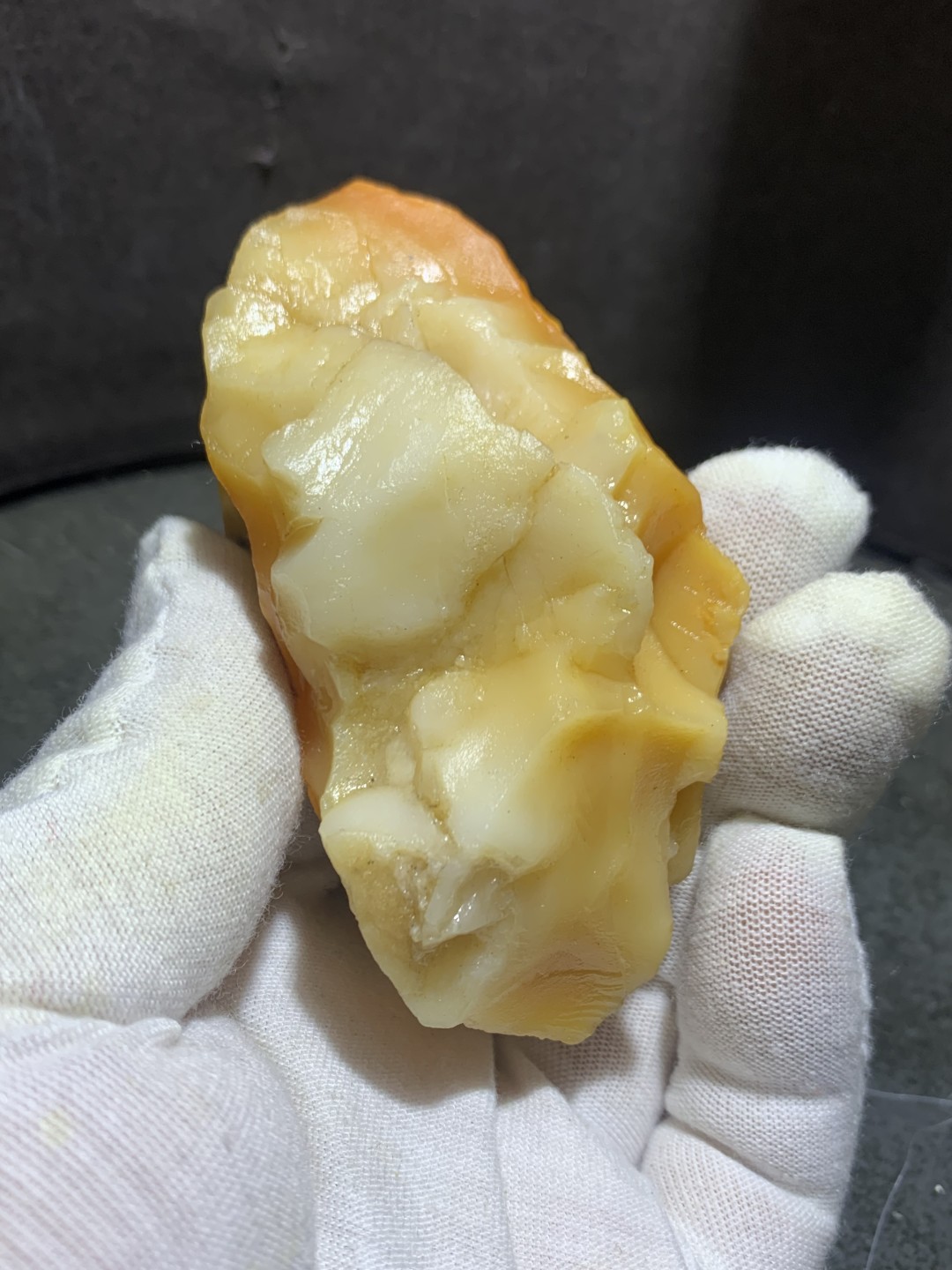 高玉化缅甸黄玉原石一颗！