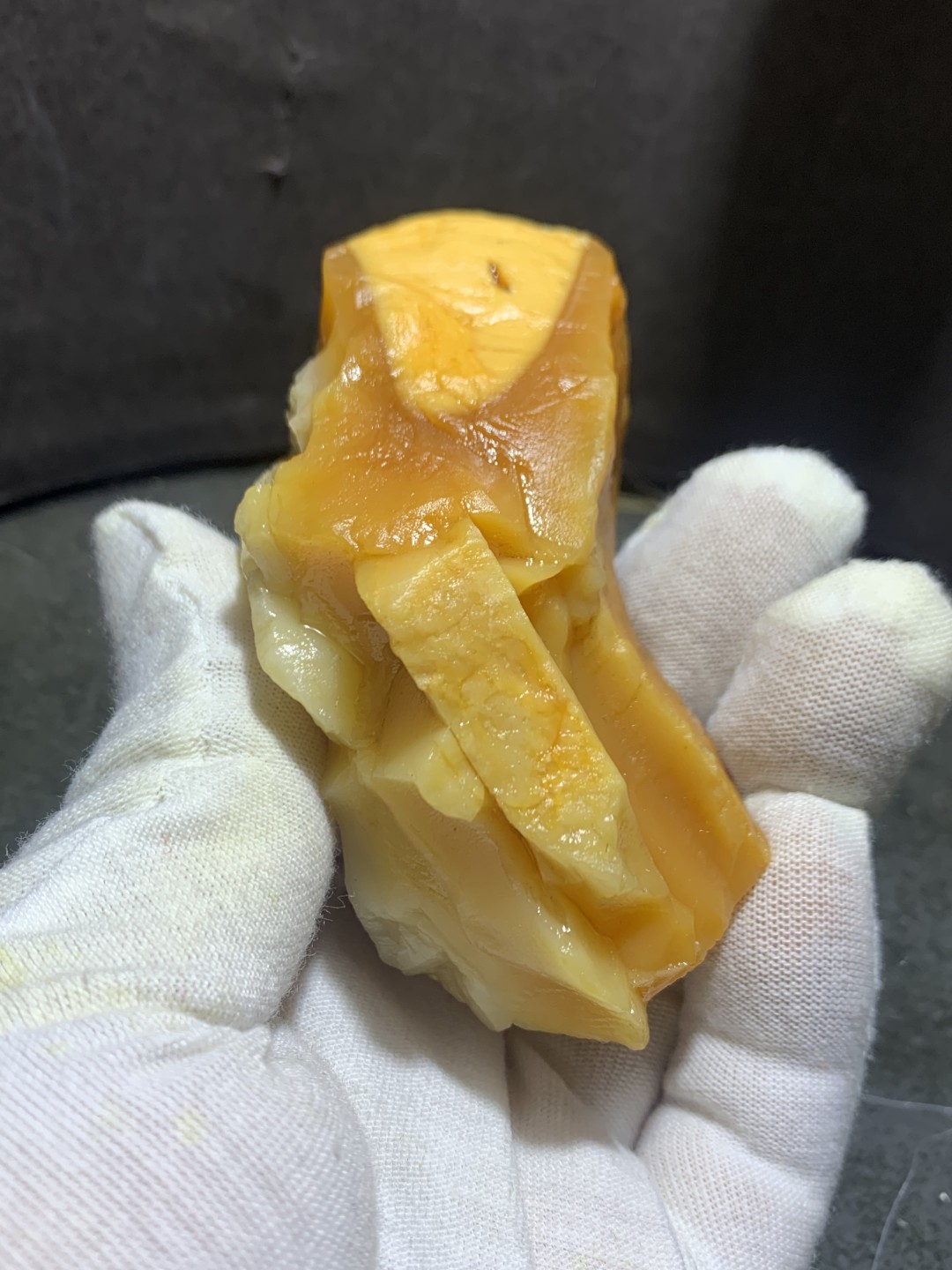 高玉化缅甸黄玉原石一颗！