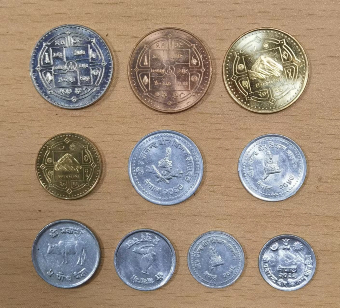 北京马甸外币专卖微拍第七十一期，非贵金属外国纪念币，流通币专场，陆续上新欢迎光临 尼泊尔