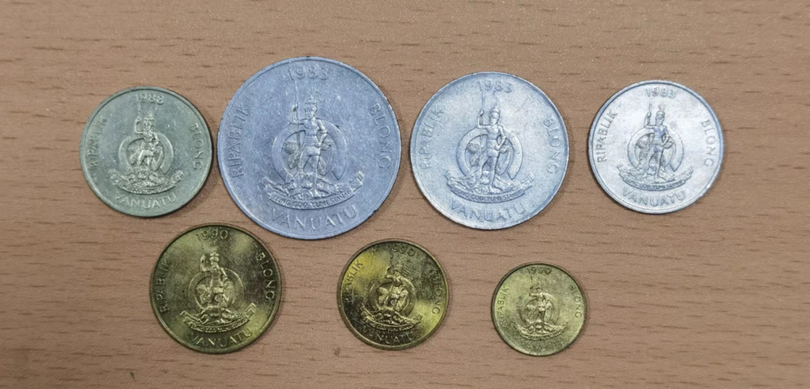 北京马甸外币专卖微拍第七十一期，非贵金属外国纪念币，流通币专场，陆续上新欢迎光临 瓦努阿图