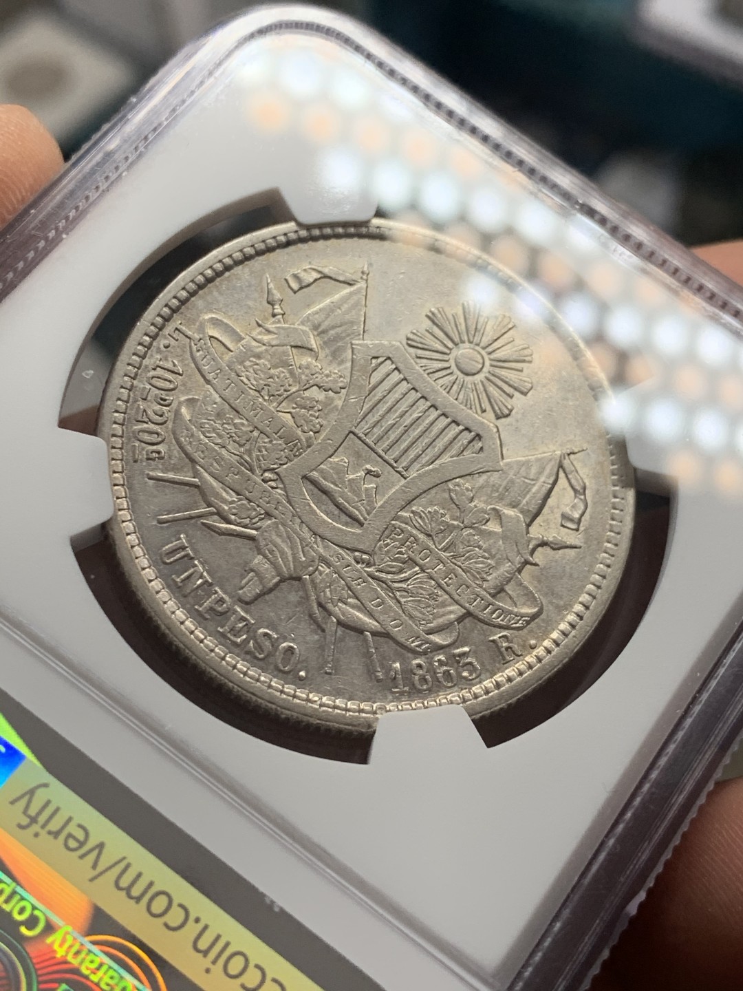 《竞宝斋》第39，40场-本周日，周一2场连拍（全场顺丰包邮） NGC-AU50 危地马拉 1863年 1比索 大银币 少见品种 出分很难 比这分高的就5枚而已