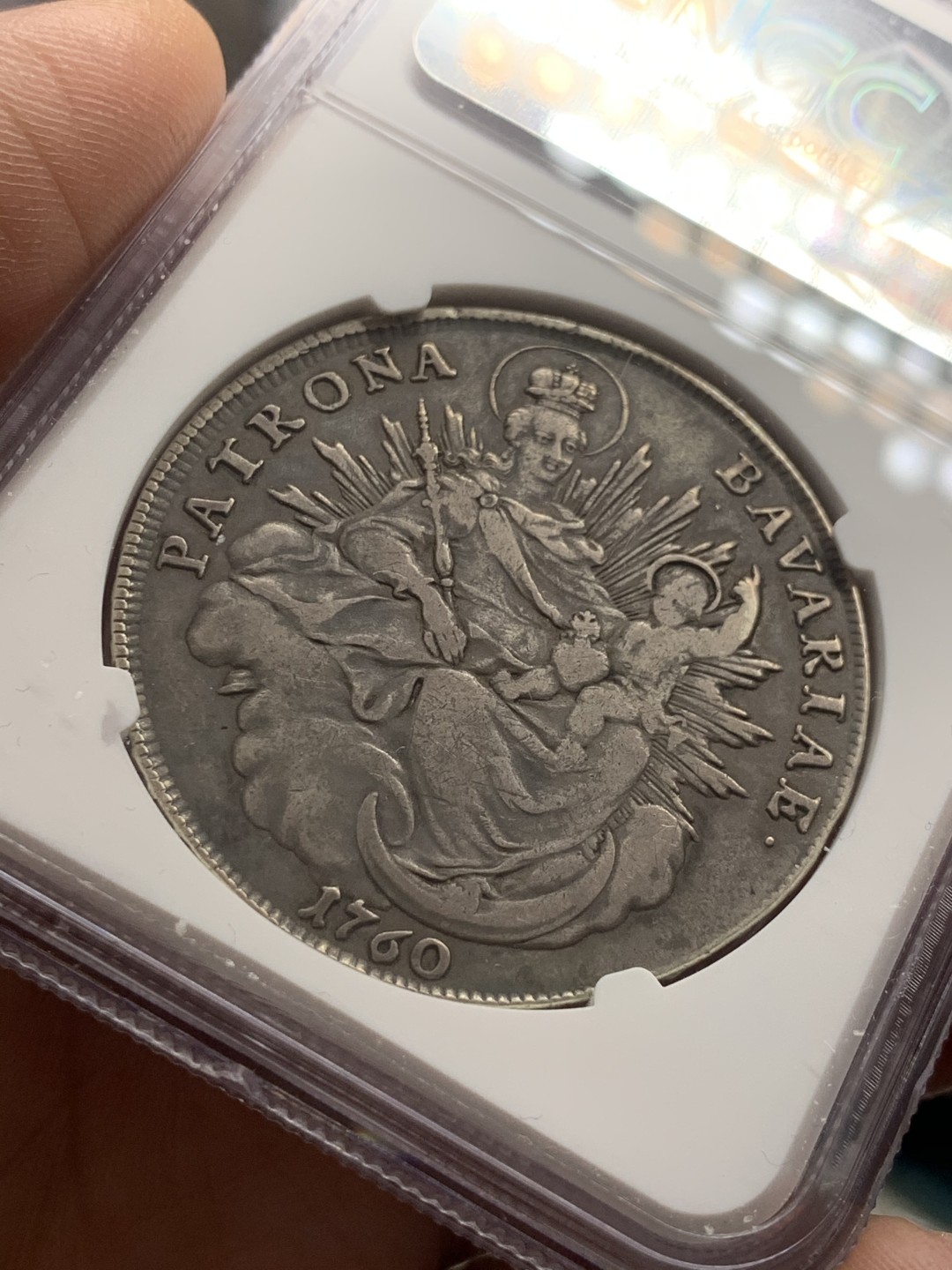 《竞宝斋》第39，40场-本周日，周一2场连拍（全场顺丰包邮） NGC-VF 德国巴伐利亚 1760年 圣母抱婴 大泰勒 黑漆古老包浆，因为包浆太厚没给分 冤….