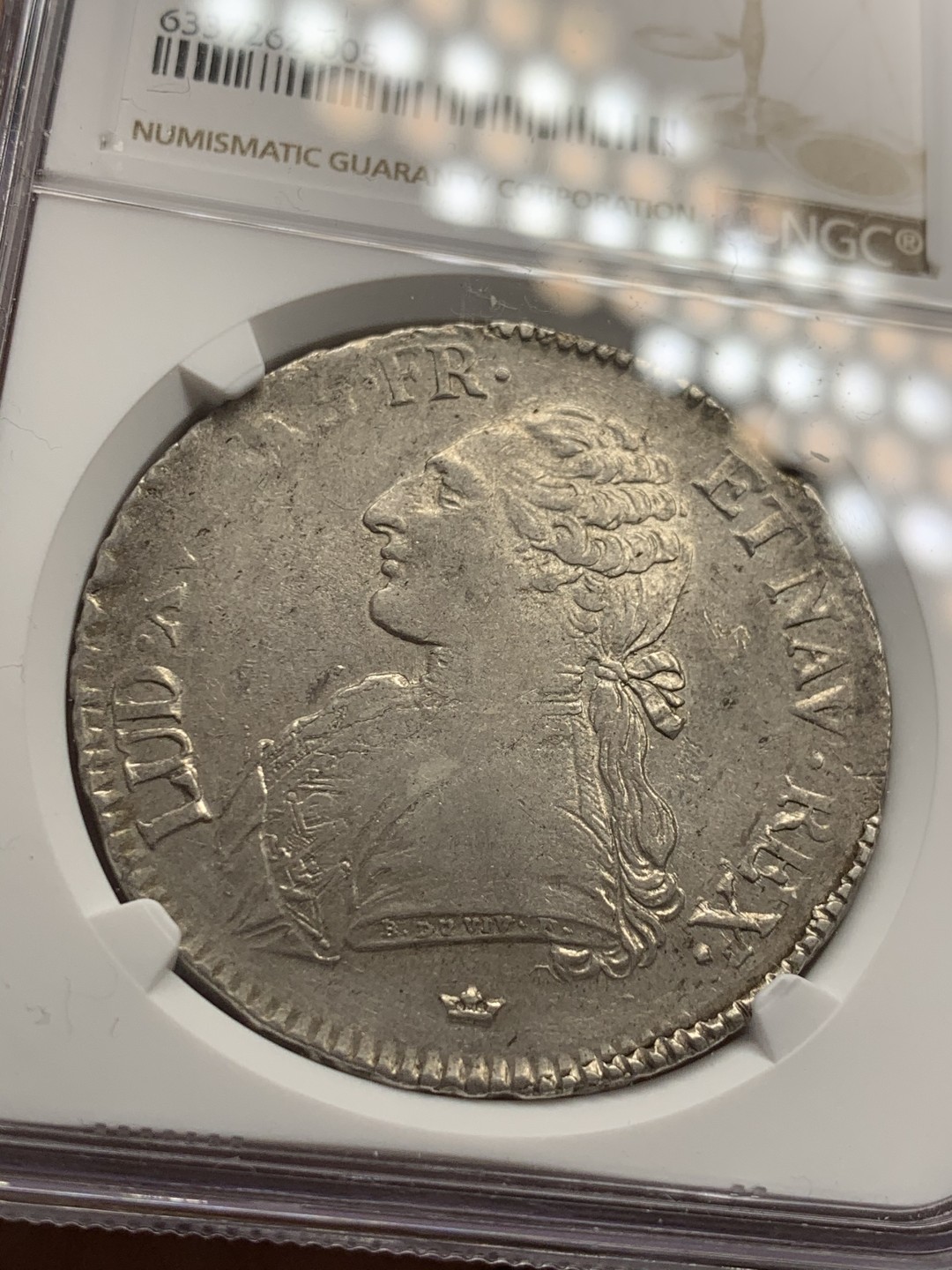 《竞宝斋》第39，40场-本周日，周一2场连拍（全场顺丰包邮） NGC-AU53 法国 1785-M年 路易十六 老ECU 大银币 原光好品 机铸纹非常清晰 难得