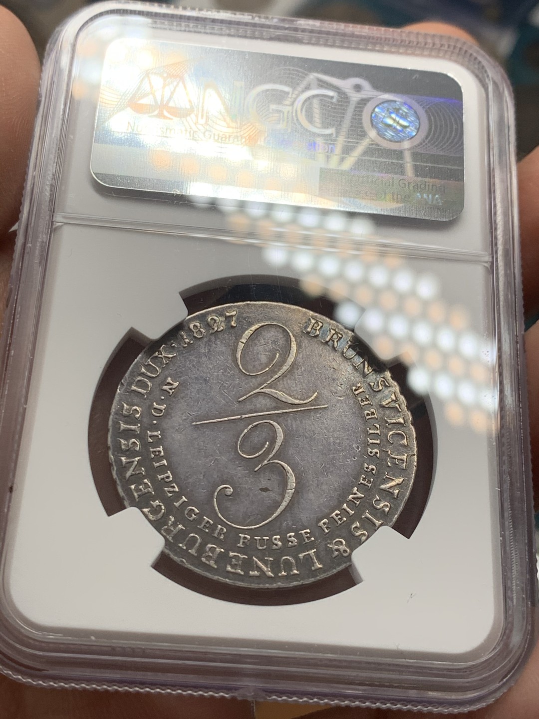 《竞宝斋》第39，40场-本周日，周一2场连拍（全场顺丰包邮） NGC-AU 德国汉诺威 1827年 乔四 2/3泰勒 银币 黑包浆 品也很好 非常稀少的品种