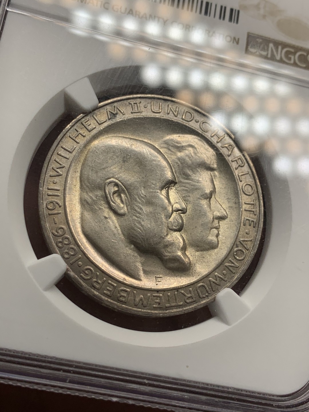 《竞宝斋》第39，40场-本周日，周一2场连拍（全场顺丰包邮） NGC-MS64 德国 1911年 符腾堡 银婚3马克银币 淡彩包浆值得收藏
