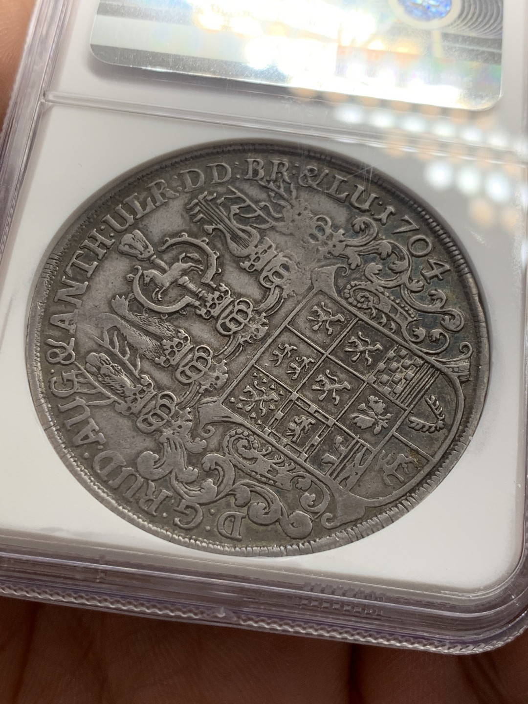 《竞宝斋》第39，40场-本周日，周一2场连拍（全场顺丰包邮） 亚军 NGC-AU55 德国布伦瑞克 1704年 野人大泰勒 大银币 大热品种 价格也在飞涨 这样的品相可遇不可求