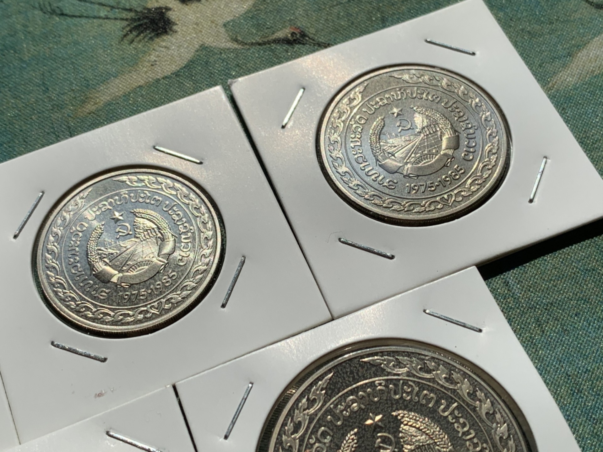 《竞宝斋》第39，40场-本周日，周一2场连拍（全场顺丰包邮） 1985年老挝类精致套币全面值早期唯一一套全面值套币