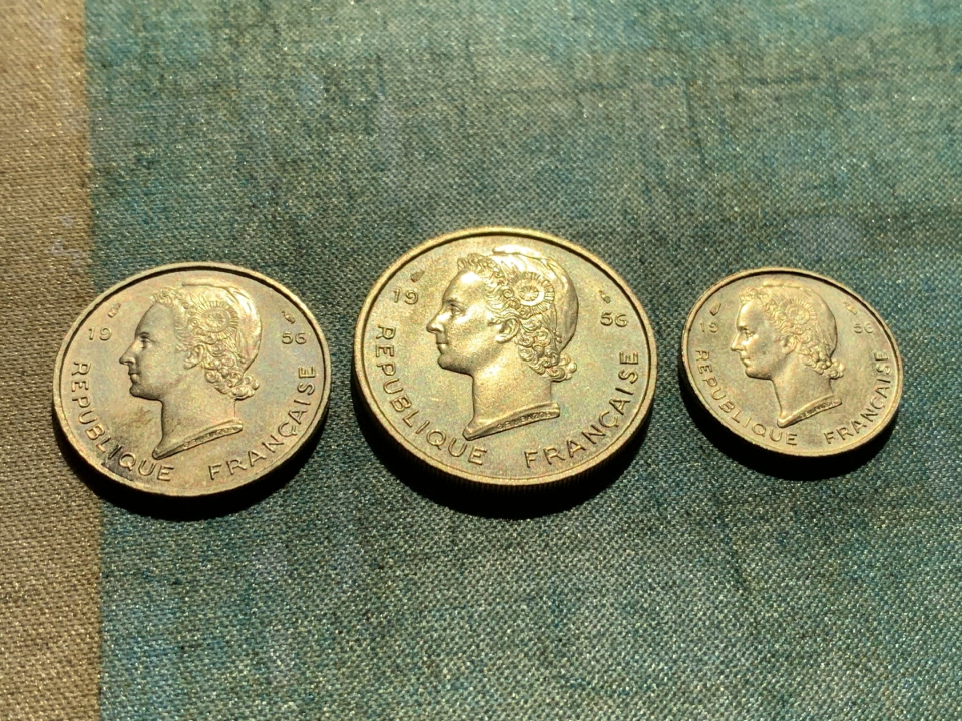 《竞宝斋》第39，40场-本周日，周一2场连拍（全场顺丰包邮） 1956年法属西非样币3枚