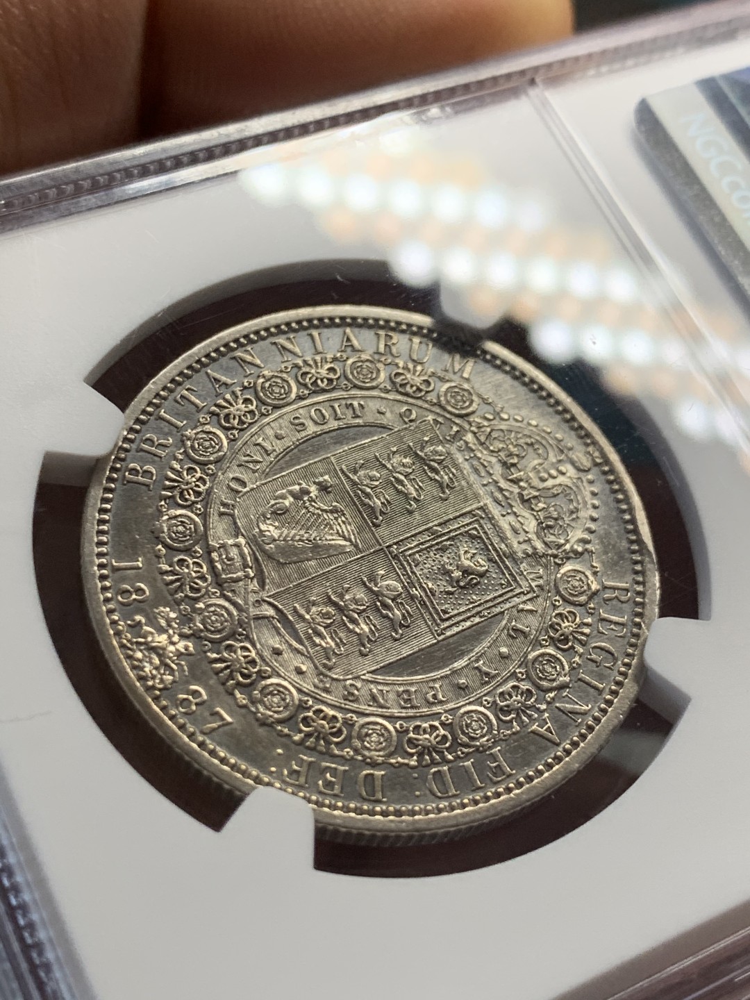 《竞宝斋》第39，40场-本周日，周一2场连拍（全场顺丰包邮） NGC 评级  英国 1887年 罗马体 维多利亚 半克朗银币