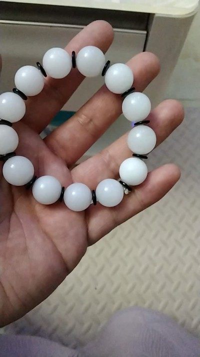 和田籽料精品金丝玉手串 和田籽料精品金丝玉手串