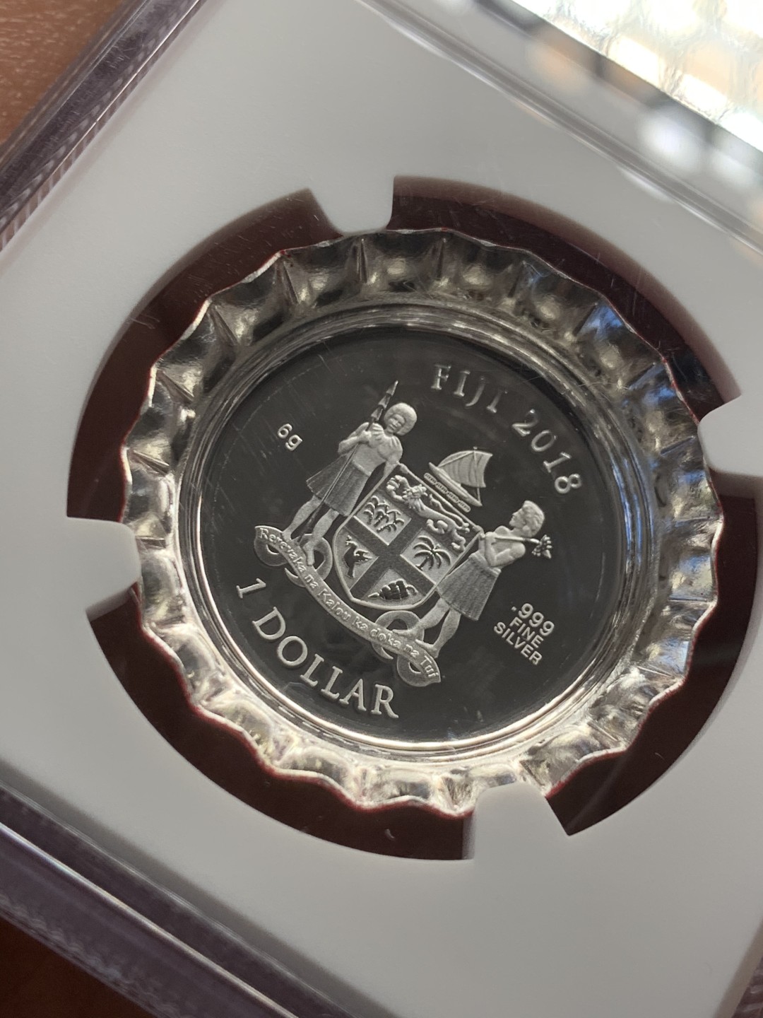 《竞宝斋》第39，40场-本周日，周一2场连拍（全场顺丰包邮） NGC-PF69 斐济 2018年1元 可口可乐瓶盖彩色精制银币