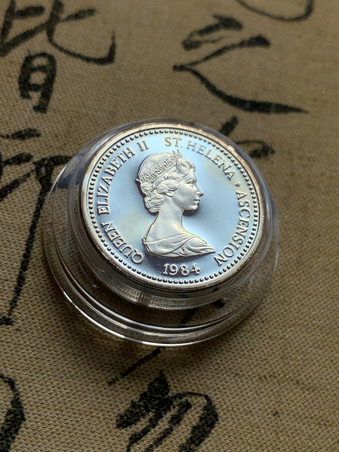 《竞宝斋》第39，40场-本周日，周一2场连拍（全场顺丰包邮） 19克 925银 2500枚发行量 圣赫勒那阿森松1984年1镑 军舰鸟 加厚银币 盒装完美超级厚