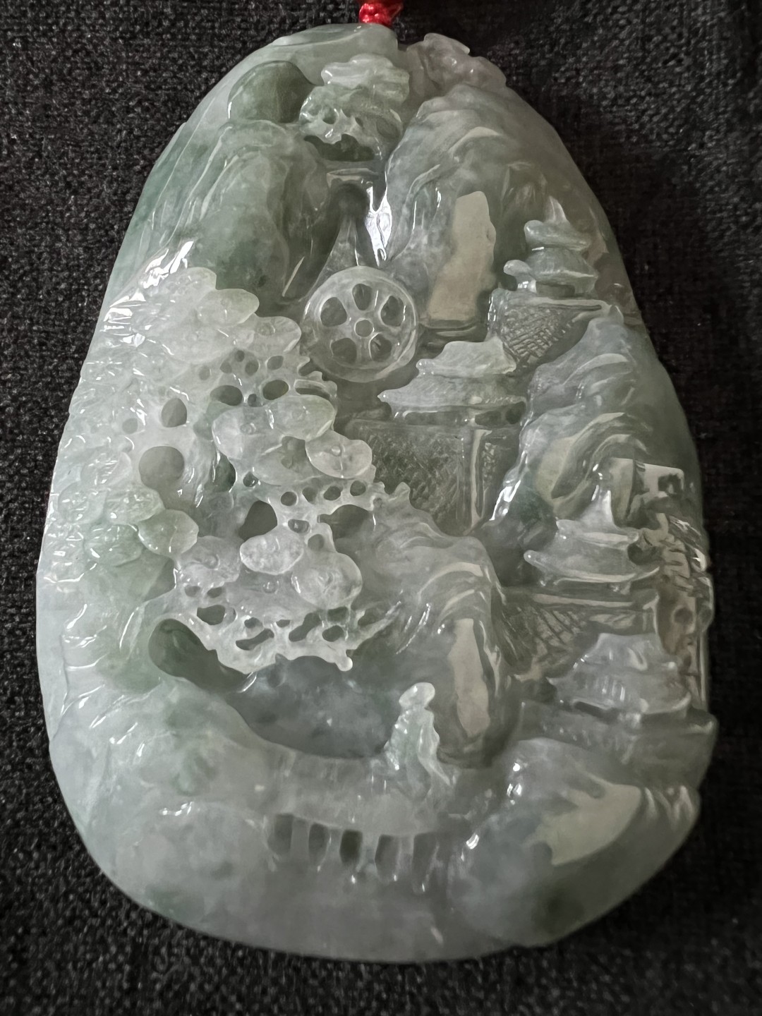翡翠绿山水牌吊坠