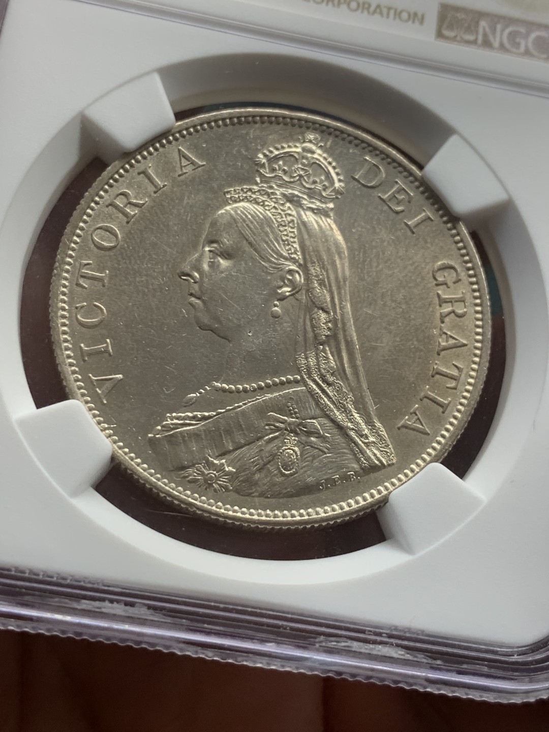 《竞宝斋》第39，40场-本周日，周一2场连拍（全场顺丰包邮） NGC 评级  英国 1887年 罗马体 维多利亚 双福林银币  PL 底板 阿拉伯1版